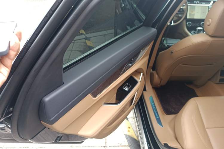 Used Jaguar XFL 2024 2.0T P250 Two-Wheel Drive Prestige Luxury Edition Left Rear Door Interior