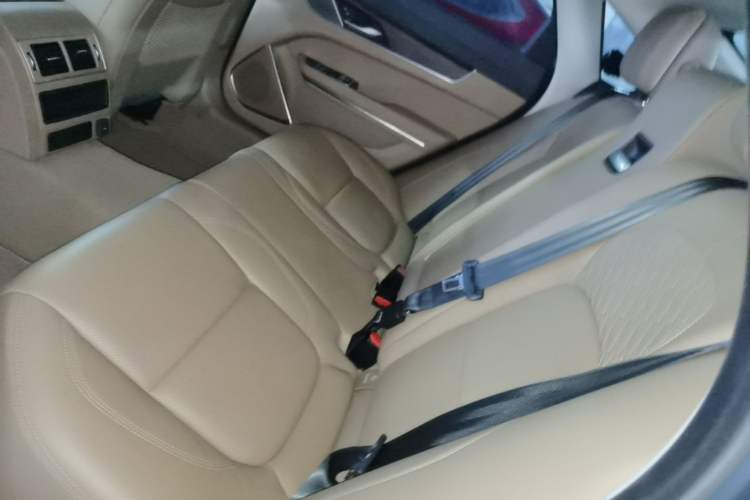Used Jaguar XFL 2024 2.0T P250 Two-Wheel Drive Prestige Luxury Edition Left Rear Seat