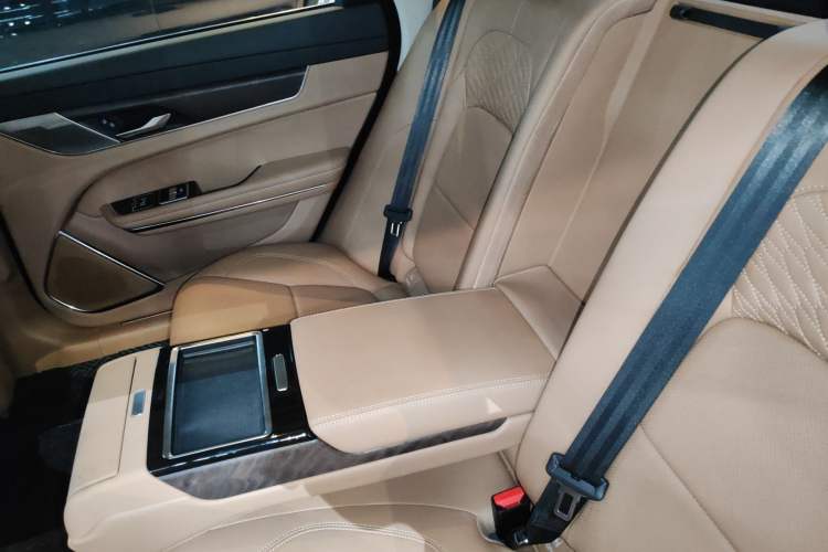 Used Jaguar XFL 2024 2.0T P250 Two-Wheel Drive Prestige Luxury Edition Left Rear Seat