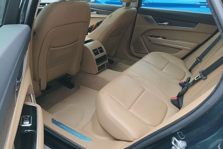 Used Jaguar XFL 2024 2.0T P250 Two-Wheel Drive Prestige Luxury Edition Left Rear Seat