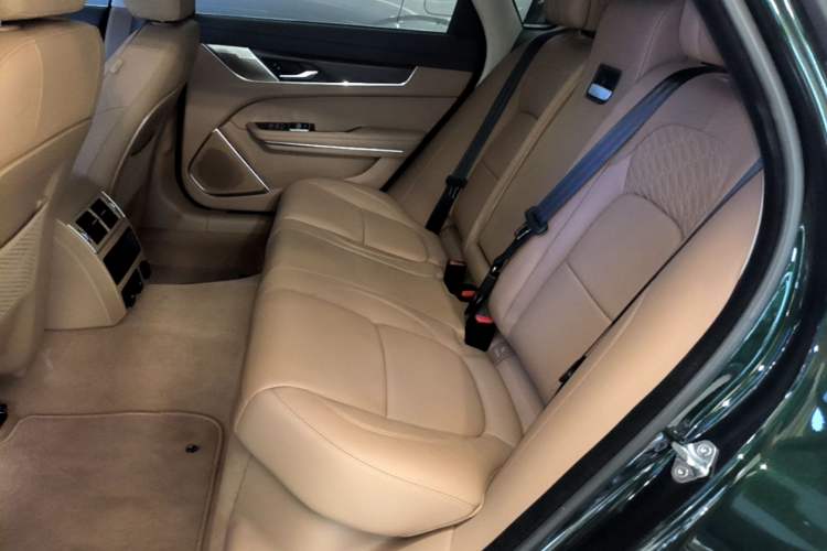Used Jaguar XFL 2024 2.0T P250 Two-Wheel Drive Prestige Luxury Edition Left Rear Seat