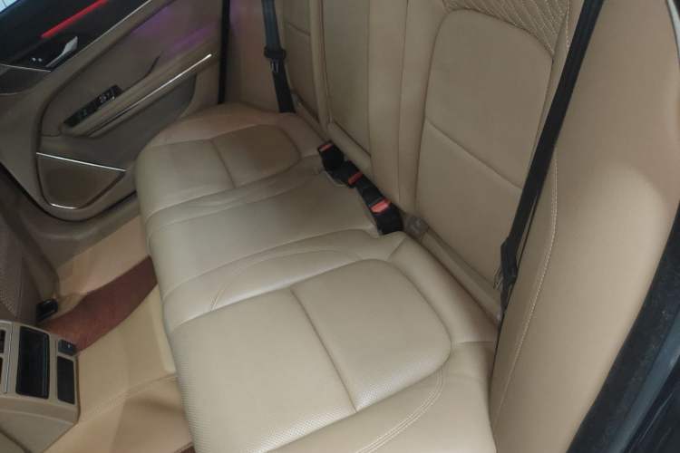 Used Jaguar XFL 2024 2.0T P250 Two-Wheel Drive Prestige Luxury Edition Left Rear Seat