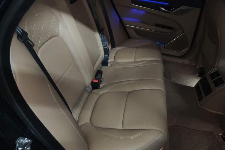Used Jaguar XFL 2024 2.0T P250 Two-Wheel Drive Prestige Luxury Edition Left Rear Seat