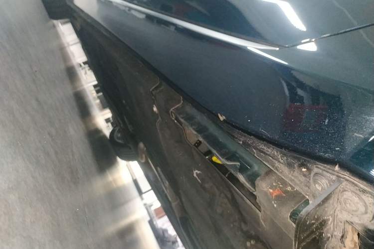 Used Jaguar XFL 2024 2.0T P250 Two-Wheel Drive Prestige Luxury Edition Left Side Sill