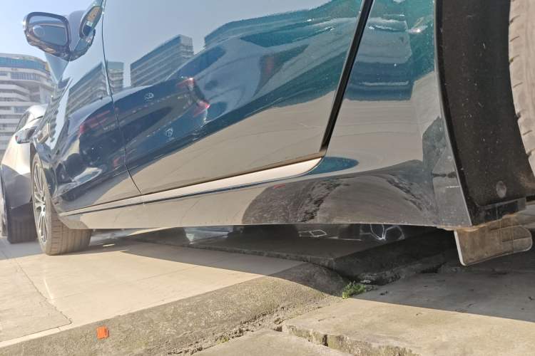 Used Jaguar XFL 2024 2.0T P250 Two-Wheel Drive Prestige Luxury Edition Left Side Sill