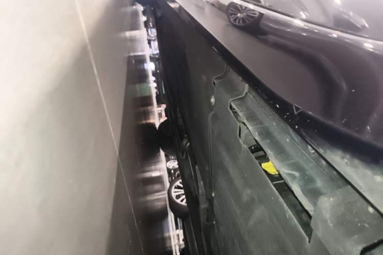 Used Jaguar XFL 2024 2.0T P250 Two-Wheel Drive Prestige Luxury Edition Left Side Sill