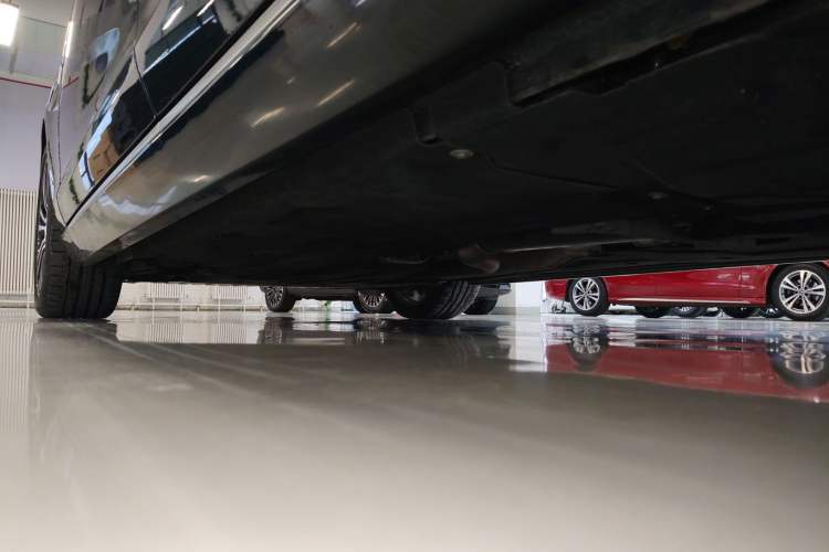 Used Jaguar XFL 2024 2.0T P250 Two-Wheel Drive Prestige Luxury Edition Left Side Sill