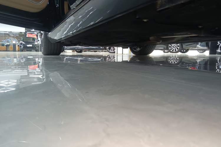 Used Jaguar XFL 2024 2.0T P250 Two-Wheel Drive Prestige Luxury Edition Left Side Sill