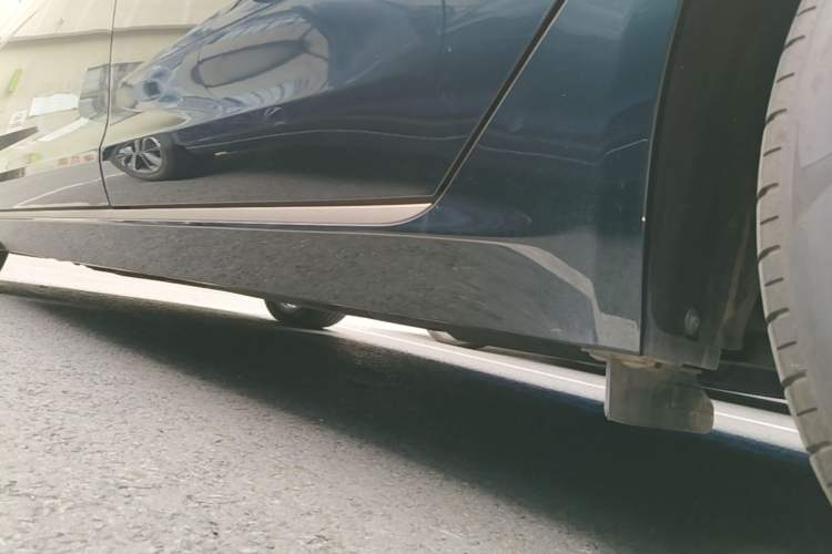 Used Jaguar XFL 2024 2.0T P250 Two-Wheel Drive Prestige Luxury Edition Left Side Sill