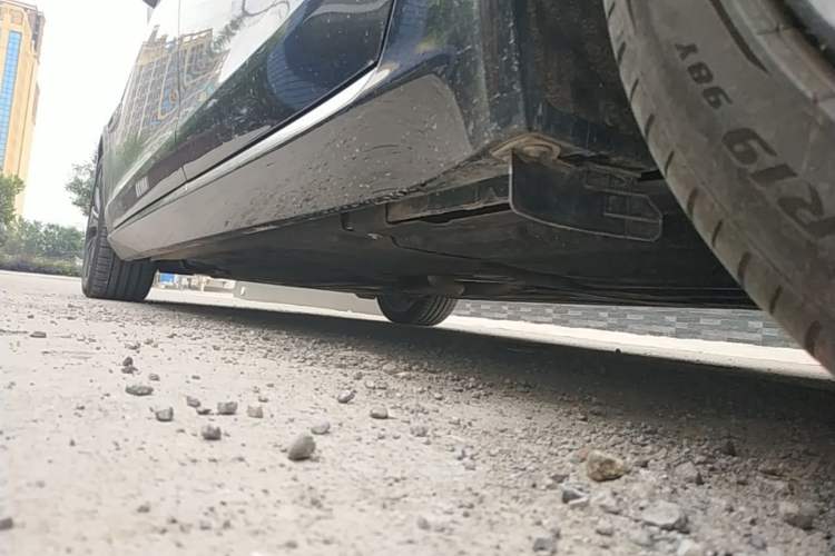 Used Jaguar XFL 2024 2.0T P250 Two-Wheel Drive Prestige Luxury Edition Left Side Sill