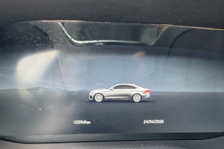 Used Jaguar XFL 2024 2.0T P250 Two-Wheel Drive Prestige Luxury Edition Odometer Close Up