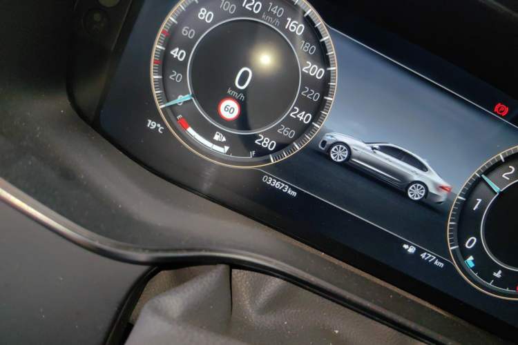 Used Jaguar XFL 2024 2.0T P300 Four-Wheel Drive Flagship Sport Gold Edition Odometer Close Up