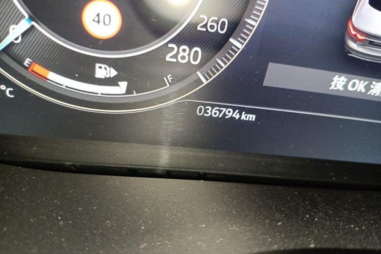 Used Jaguar XFL 2024 2.0T P250 Two-Wheel Drive Prestige Luxury Edition Odometer Close Up