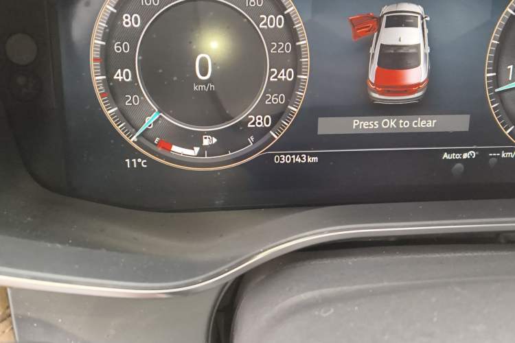 Used Jaguar XFL 2024 2.0T P250 Two-Wheel Drive Prestige Luxury Edition Odometer Close Up