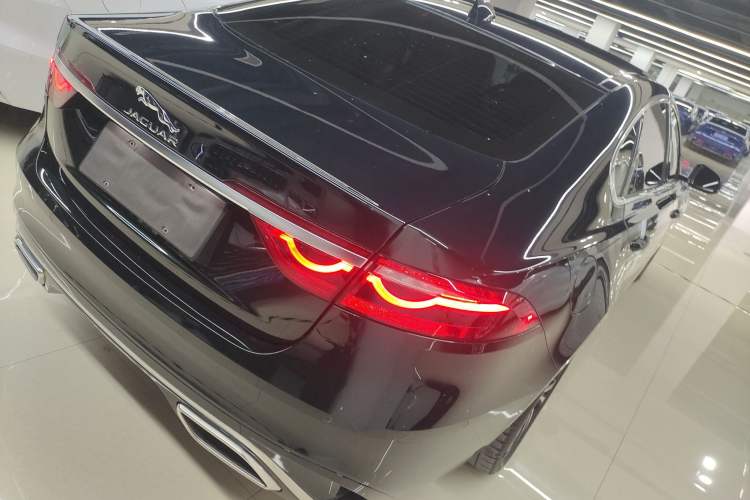 Used Jaguar XFL 2024 2.0T P250 Two-Wheel Drive Prestige Luxury Edition Rear Right 45 Deg