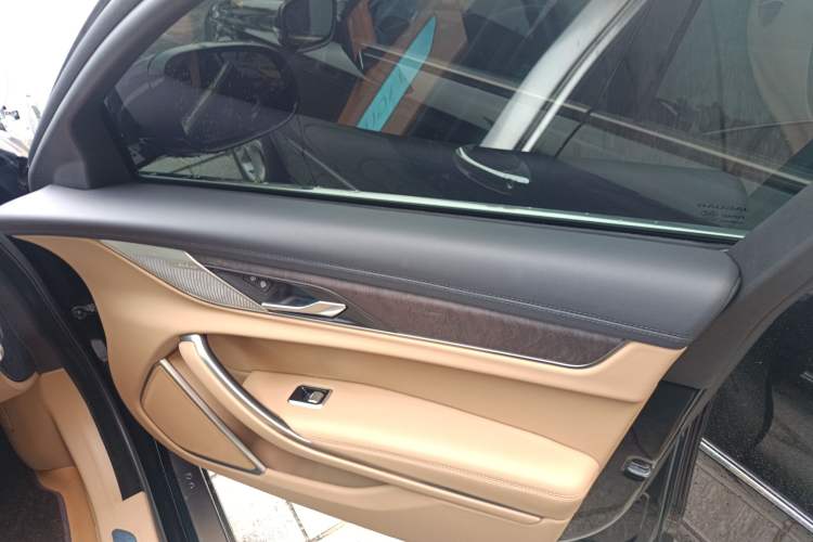 Used Jaguar XFL 2024 2.0T P250 Two-Wheel Drive Prestige Luxury Edition Right Front Door Interior