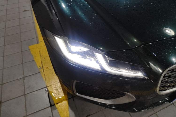 Used Jaguar XFL 2024 2.0T P250 Two-Wheel Drive Prestige Luxury Edition Right Front Headlight