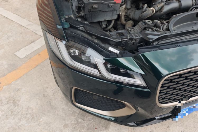 Used Jaguar XFL 2024 2.0T P300 Four-Wheel Drive Flagship Sport Gold Edition Right Front Headlight