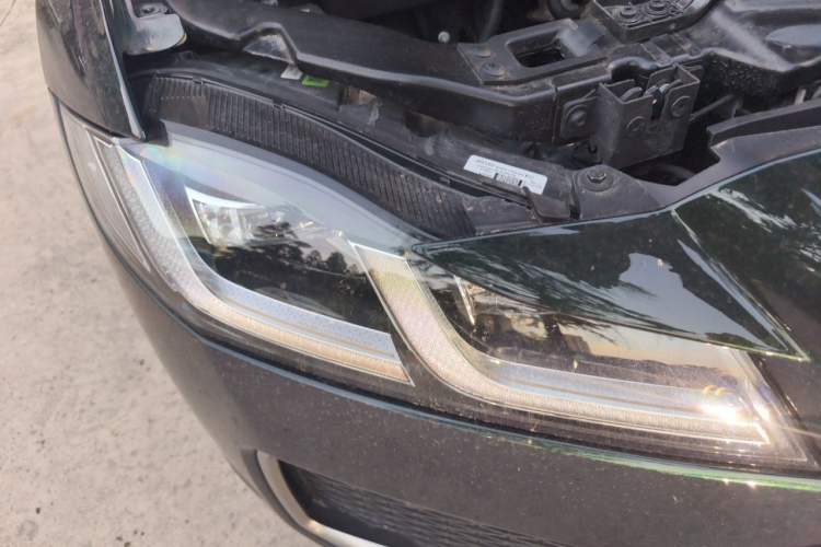 Used Jaguar XFL 2024 2.0T P250 Two-Wheel Drive Prestige Luxury Edition Right Front Headlight