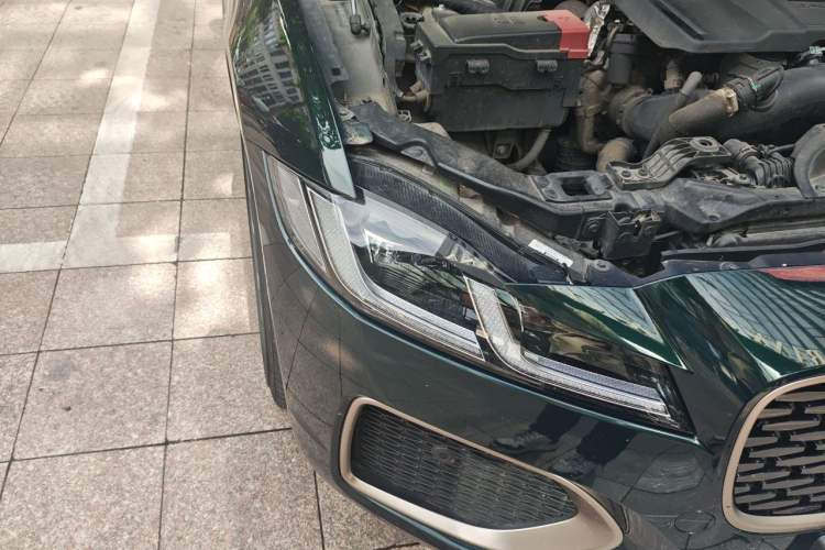 Used Jaguar XFL 2024 2.0T P300 Four-Wheel Drive Flagship Sport Gold Edition Right Front Headlight