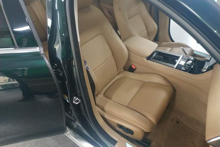 Used Jaguar XFL 2024 2.0T P250 Two-Wheel Drive Prestige Luxury Edition Right Front Seat