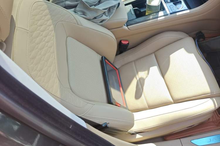 Used Jaguar XFL 2024 2.0T P250 Two-Wheel Drive Prestige Luxury Edition Right Front Seat