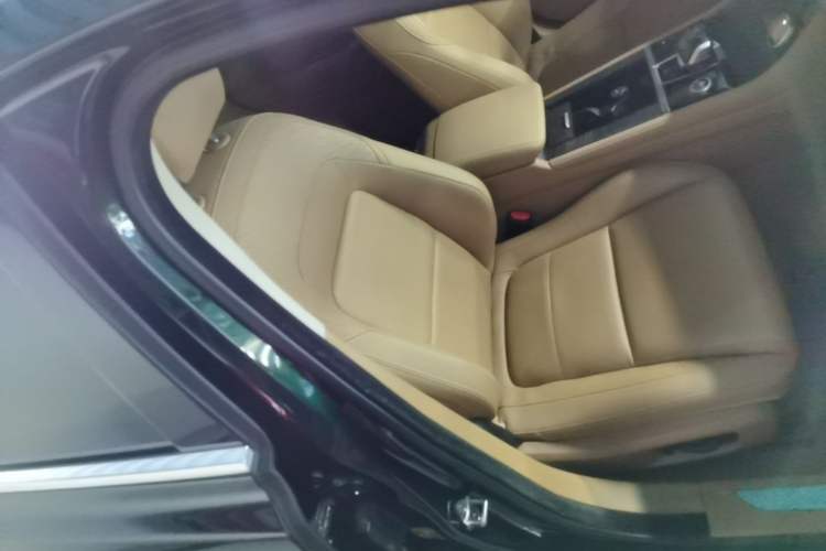 Used Jaguar XFL 2024 2.0T P250 Two-Wheel Drive Prestige Luxury Edition Right Front Seat