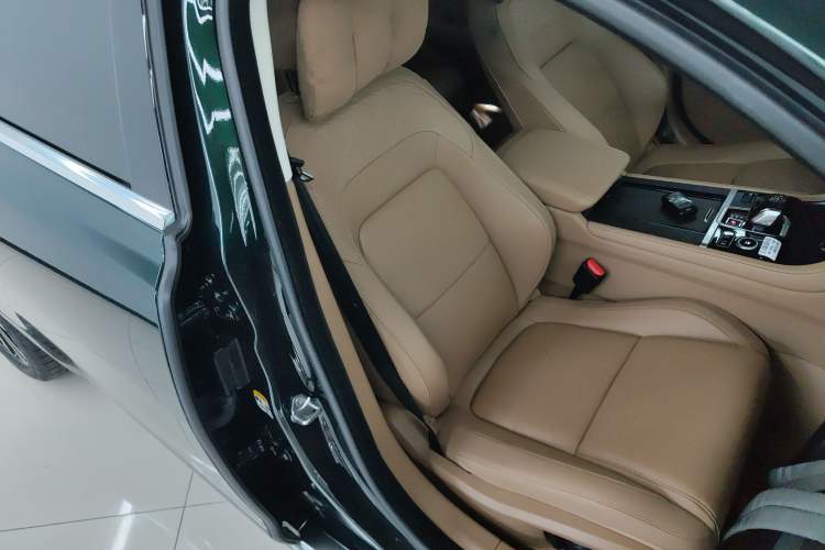 Used Jaguar XFL 2024 2.0T P250 Two-Wheel Drive Prestige Luxury Edition Right Front Seat