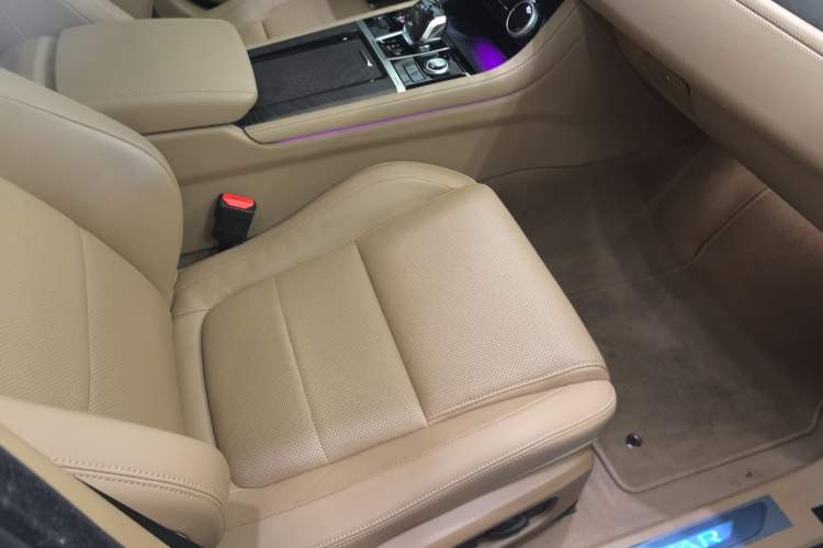 Used Jaguar XFL 2024 2.0T P250 Two-Wheel Drive Prestige Luxury Edition Right Front Seat