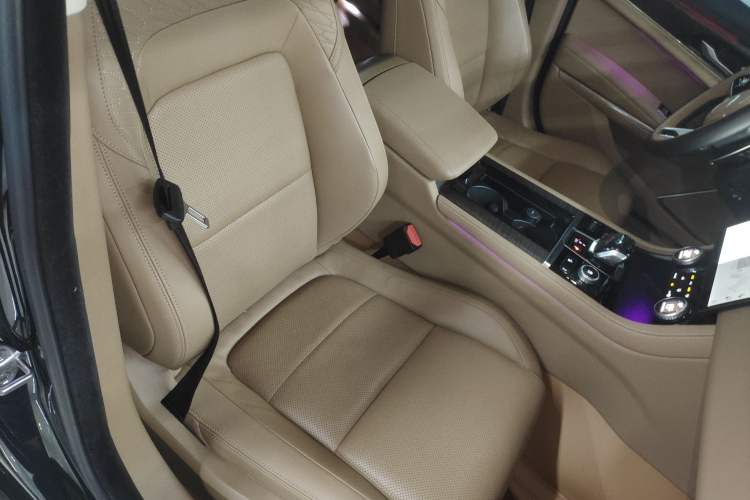 Used Jaguar XFL 2024 2.0T P250 Two-Wheel Drive Prestige Luxury Edition Right Front Seat