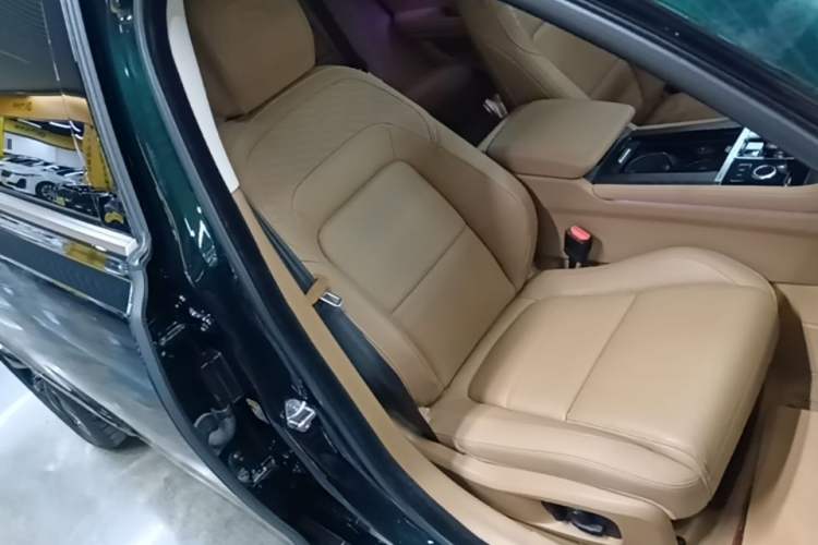 Used Jaguar XFL 2024 2.0T P250 Two-Wheel Drive Prestige Luxury Edition Right Front Seat