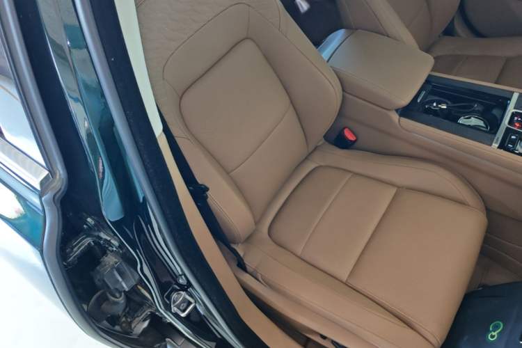 Used Jaguar XFL 2024 2.0T P250 Two-Wheel Drive Prestige Luxury Edition Right Front Seat