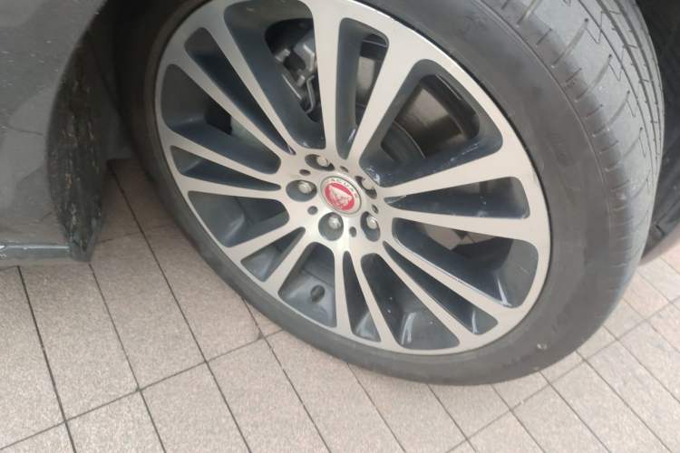 Used Jaguar XFL 2024 2.0T P250 Two-Wheel Drive Prestige Luxury Edition Right Front Wheel Hub