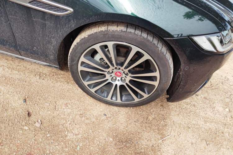 Used Jaguar XFL 2024 2.0T P250 Two-Wheel Drive Prestige Luxury Edition Right Front Wheel Hub