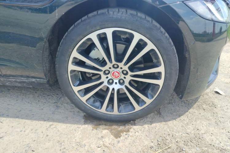 Used Jaguar XFL 2024 2.0T P250 Two-Wheel Drive Prestige Luxury Edition Right Front Wheel Hub