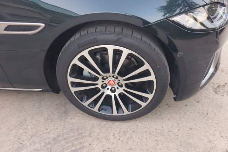 Used Jaguar XFL 2024 2.0T P250 Two-Wheel Drive Prestige Luxury Edition Right Front Wheel Hub