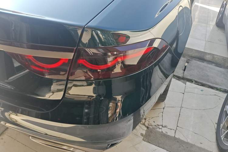 Used Jaguar XFL 2024 2.0T P250 Two-Wheel Drive Prestige Luxury Edition Right Rear Taillight