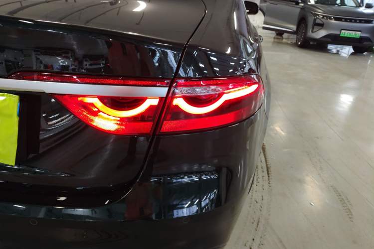 Used Jaguar XFL 2024 2.0T P250 Two-Wheel Drive Prestige Luxury Edition Right Rear Taillight