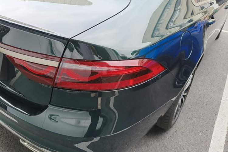Used Jaguar XFL 2024 2.0T P250 Two-Wheel Drive Prestige Luxury Edition Right Rear Taillight