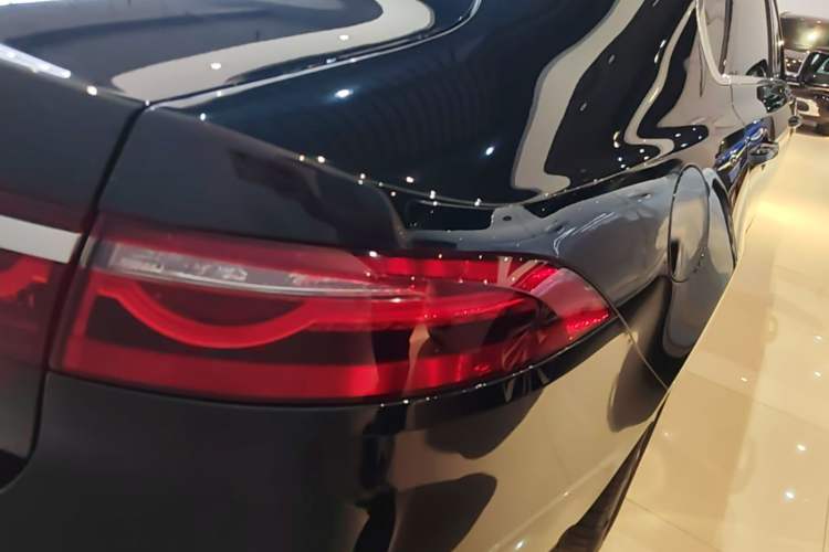 Used Jaguar XFL 2024 2.0T P250 Two-Wheel Drive Prestige Luxury Edition Right Rear Taillight
