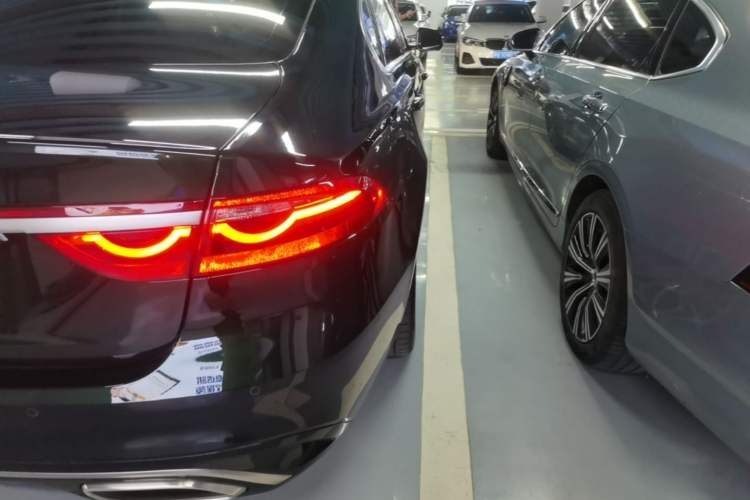 Used Jaguar XFL 2024 2.0T P250 Two-Wheel Drive Prestige Luxury Edition Right Rear Taillight