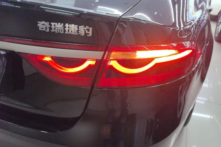 Used Jaguar XFL 2024 2.0T P250 Two-Wheel Drive Prestige Luxury Edition Right Rear Taillight