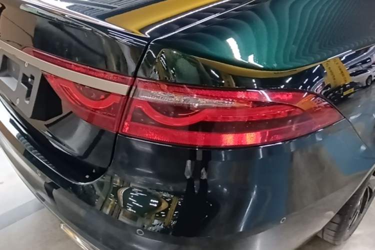 Used Jaguar XFL 2024 2.0T P250 Two-Wheel Drive Prestige Luxury Edition Right Rear Taillight
