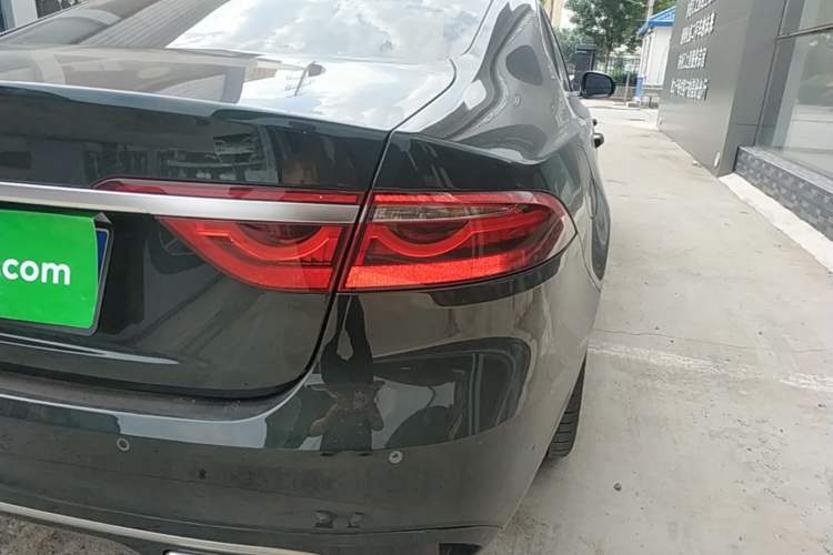 Used Jaguar XFL 2024 2.0T P250 Two-Wheel Drive Prestige Luxury Edition Right Rear Taillight