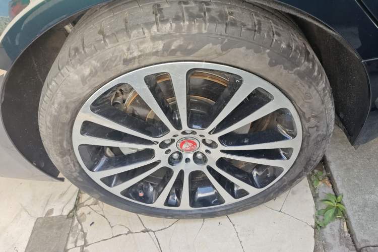 Used Jaguar XFL 2024 2.0T P250 Two-Wheel Drive Prestige Luxury Edition Right Rear Wheel Hub