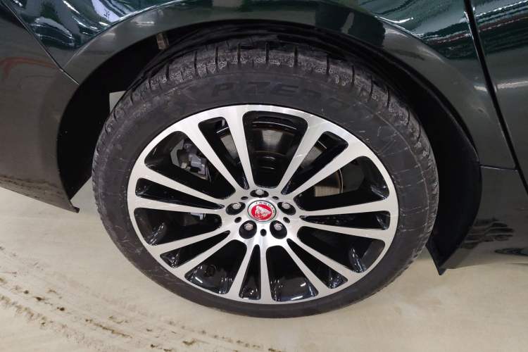 Used Jaguar XFL 2024 2.0T P250 Two-Wheel Drive Prestige Luxury Edition Right Rear Wheel Hub