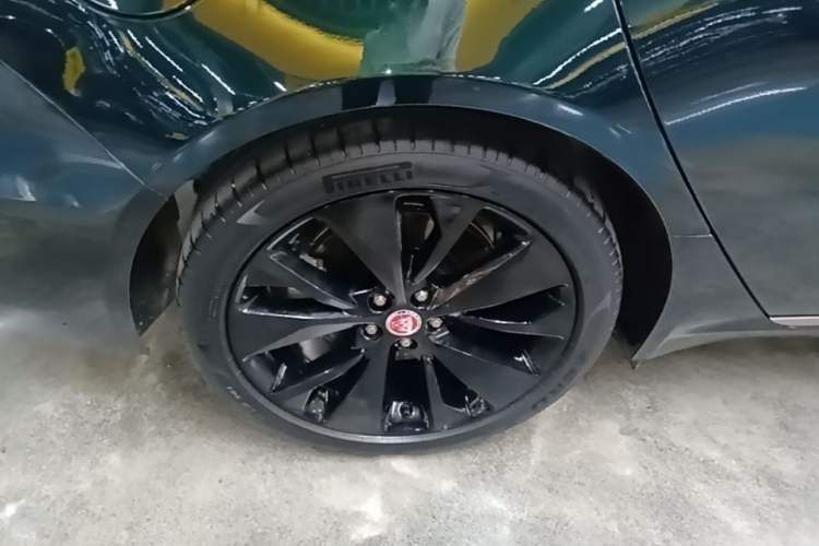 Used Jaguar XFL 2024 2.0T P250 Two-Wheel Drive Prestige Luxury Edition Right Rear Wheel Hub