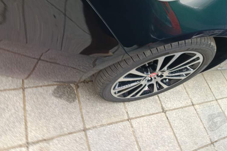 Used Jaguar XFL 2024 2.0T P250 Two-Wheel Drive Prestige Luxury Edition Right Rear Wheel Hub
