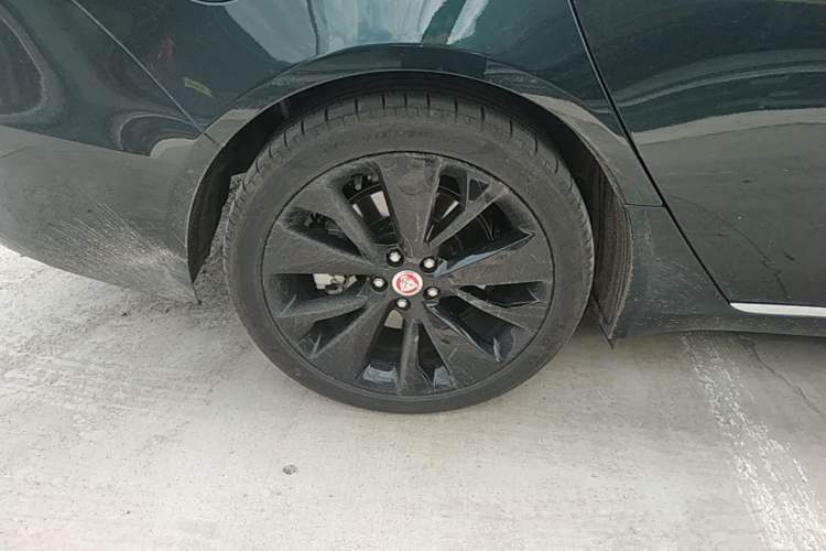 Used Jaguar XFL 2024 2.0T P250 Two-Wheel Drive Prestige Luxury Edition Right Rear Wheel Hub