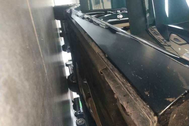 Used Jaguar XFL 2024 2.0T P250 Two-Wheel Drive Prestige Luxury Edition Right Side Sill